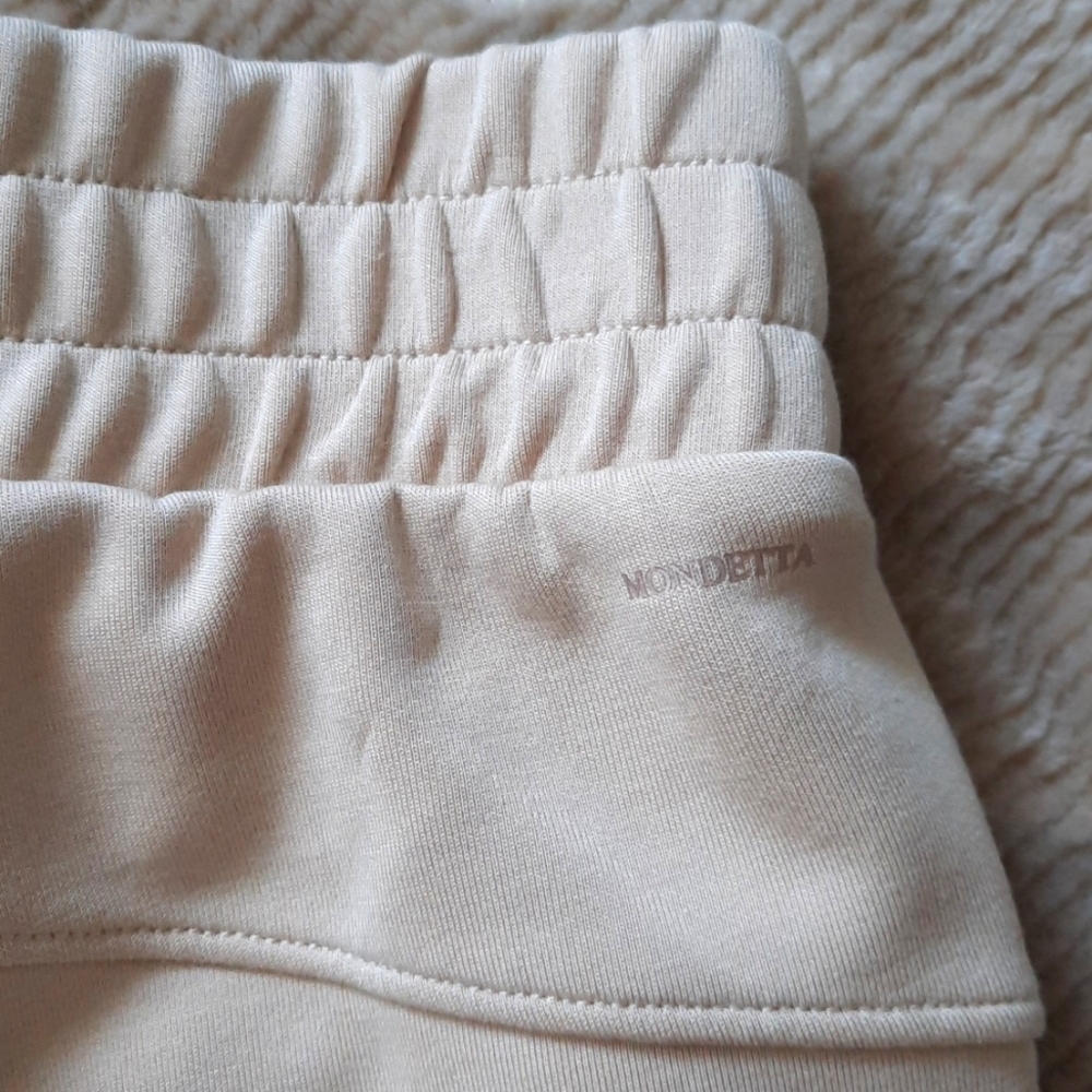 High-rise shorts, size M, NEW, very soft - Picture 3 of 3